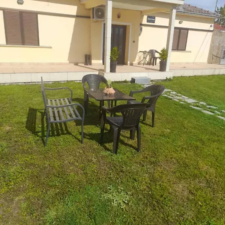 Garden Paradise In Megalochori Appartement Tríkala