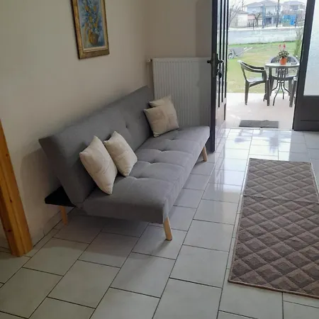 Garden Paradise In Megalochori Apartment