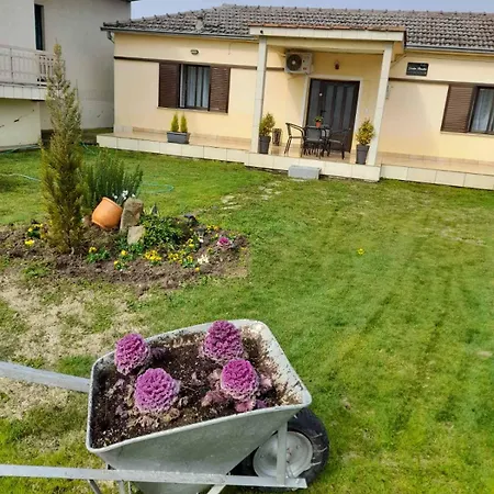 Garden Paradise In Megalochori * Tríkala